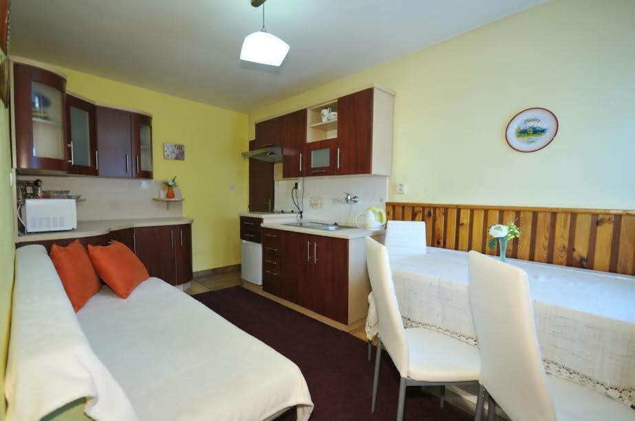 Červený Kláštor Apartmany Pod Troma Korunami מראה חיצוני תמונה